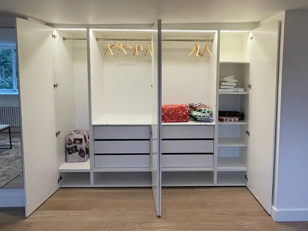 Custom Fitted Wardrobe